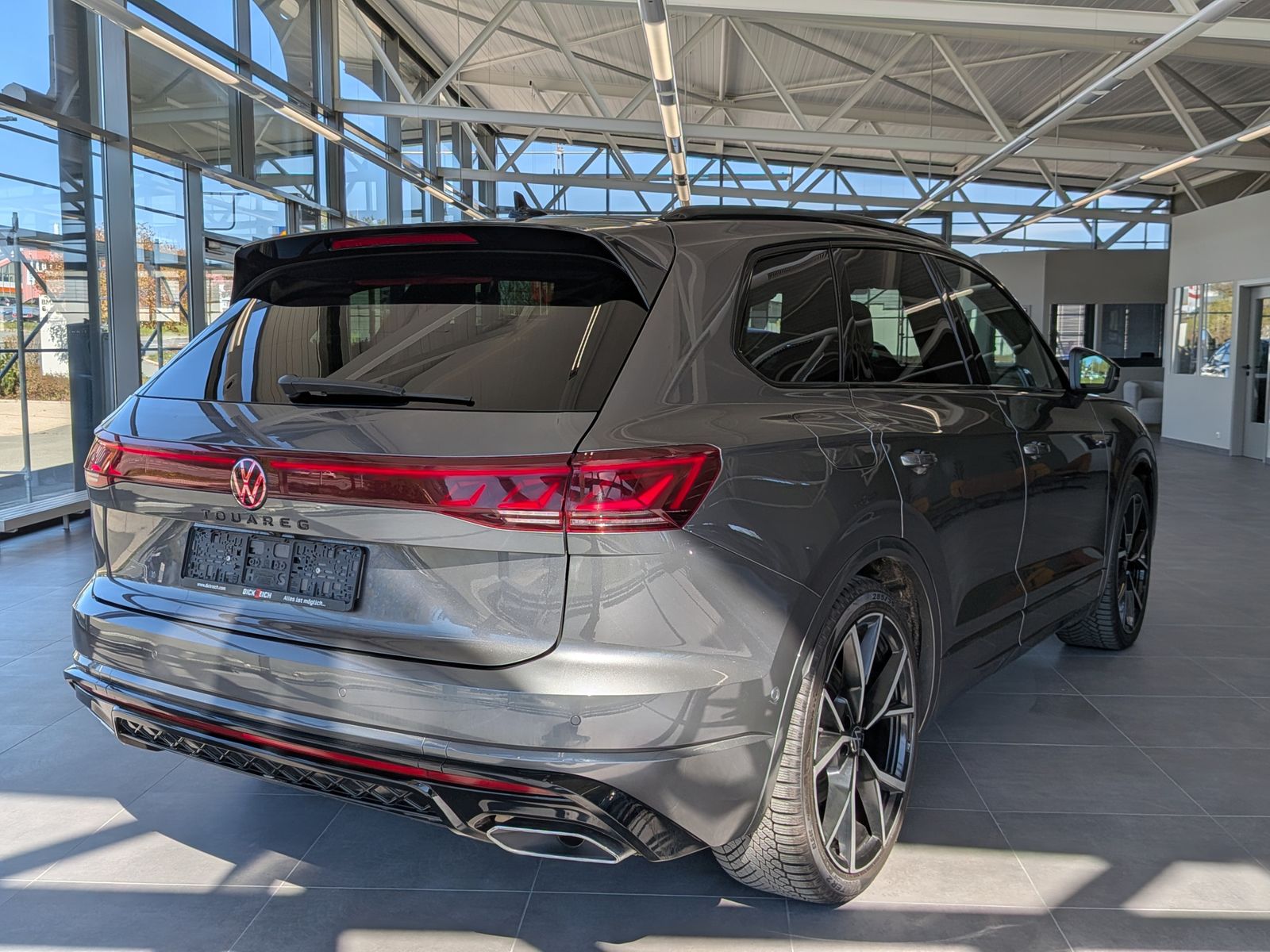 Fahrzeugabbildung Volkswagen Touareg 3.0TDI 4M R-Line VOLL Black 22" UPE 114T
