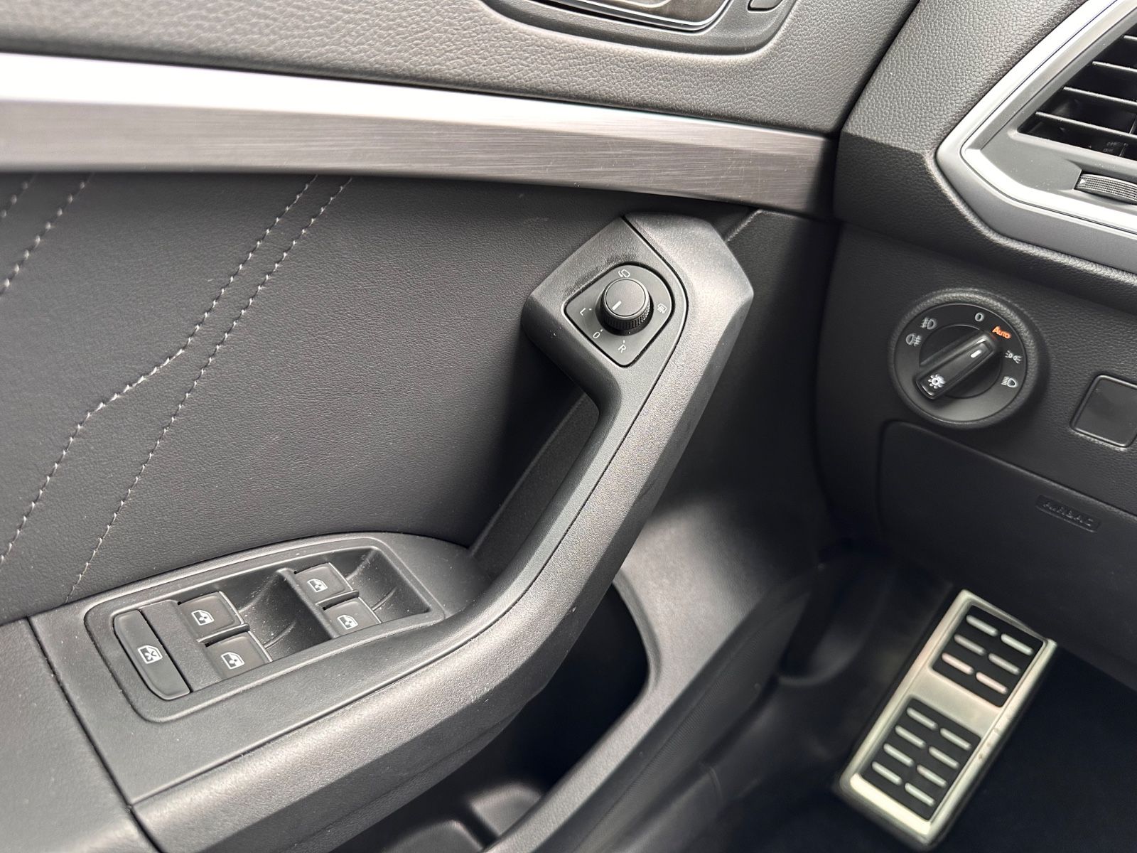 Fahrzeugabbildung SEAT Ateca FR 2.0 TDI DSG Pano/AHK/Navi/LED/ACC