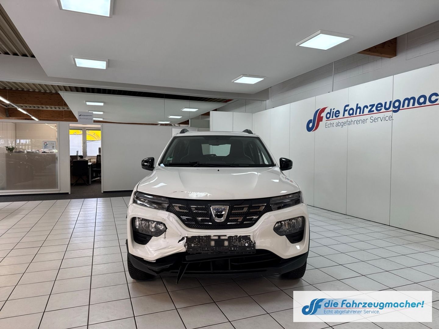 Fahrzeugabbildung Dacia Spring Electric Comfort Plus *FRONTSCHADEN