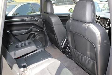 Porsche Cayenne - 11