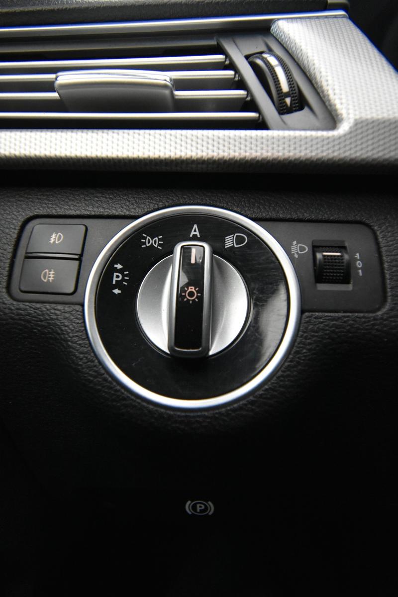 Mercedes-Benz E200 2010 — фото 19