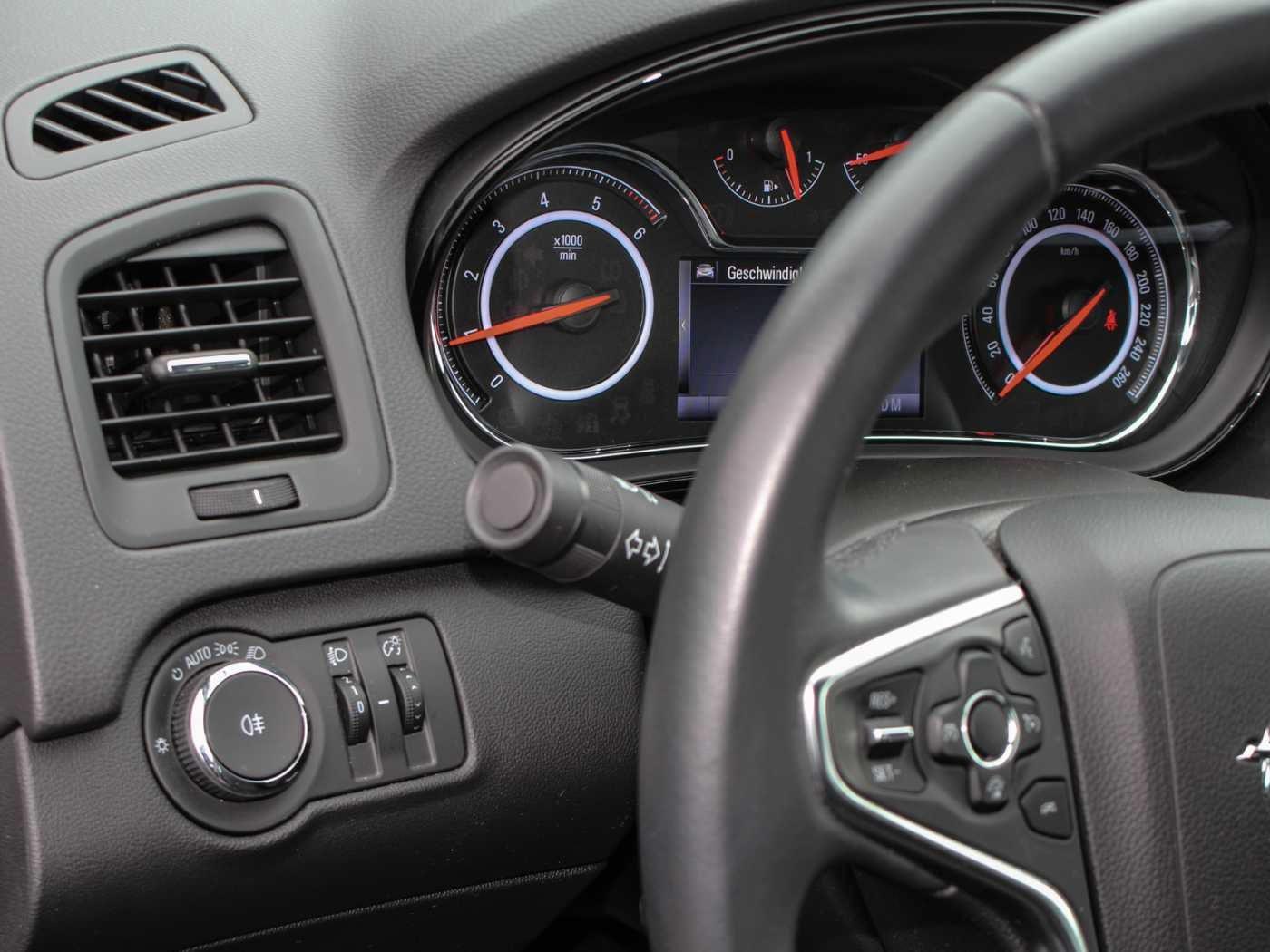 Opel Insignia 2015 — photo 11