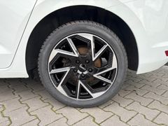 Fahrzeugabbildung Volkswagen Touran 1.5 TSI 7-Sitzer Einparkh. Tempomat 17"