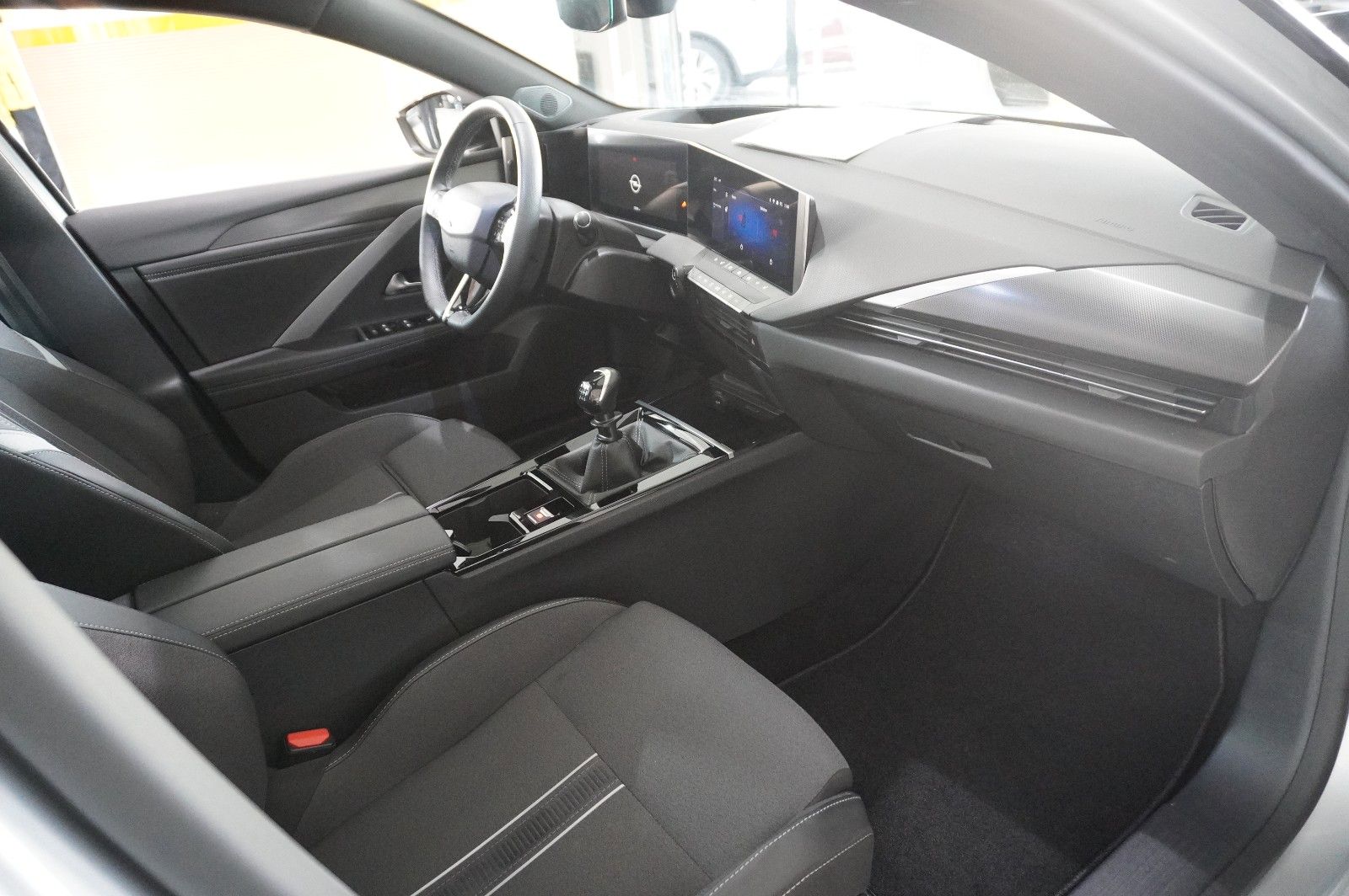 Fahrzeugabbildung Opel Astra L Lim. 1.2T GS SPORT NAVI/LED/360°/HUD/DAB