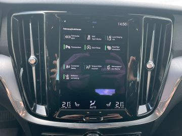 Volvo V60 Kombi Momentum Core*Buisness*CarPlay*1.Hand*