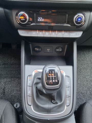 Fahrzeugabbildung Hyundai KONA FL 1.0 T-GDi M/T 2WD EDITION 30+ Navi LED