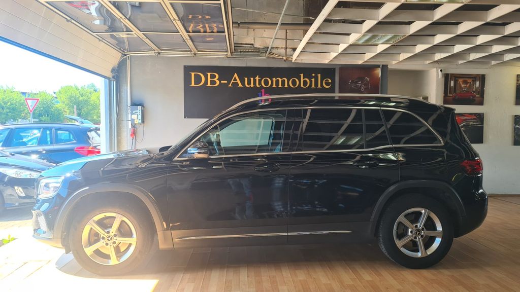 Mercedes-Benz GLB 220