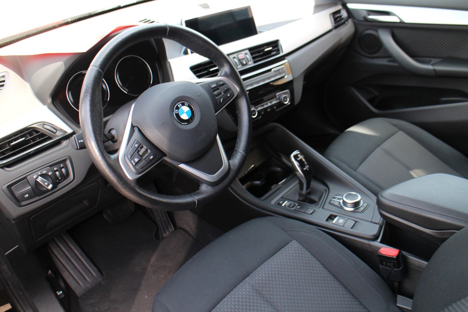 BMW X1 sDrive18d  Autom/Navip/Klimaaut/PDC/Multi/19" foto 12