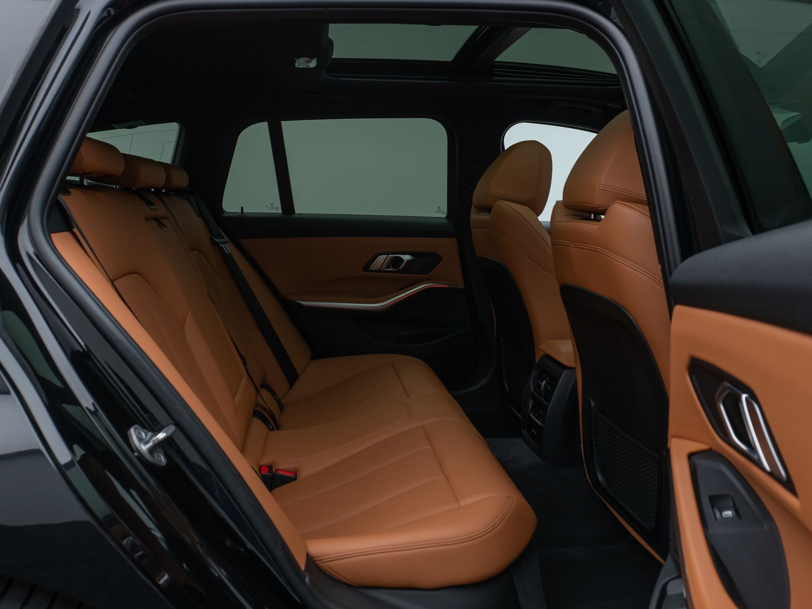 Fahrzeugabbildung BMW 330e xD M Sport Panorama Laser Kamera HUD HiFi
