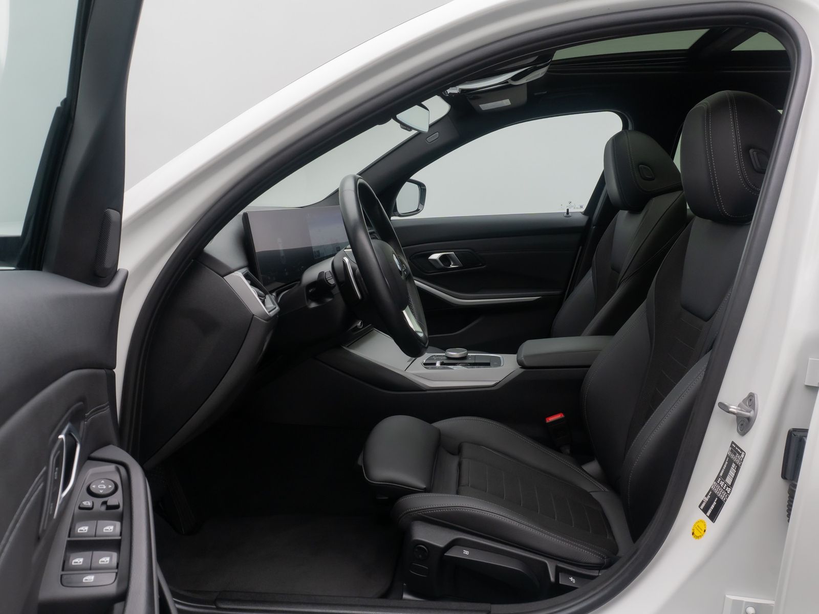 Fahrzeugabbildung BMW 320d Kamera DAB HiFi Panorama Sportsitz Leder