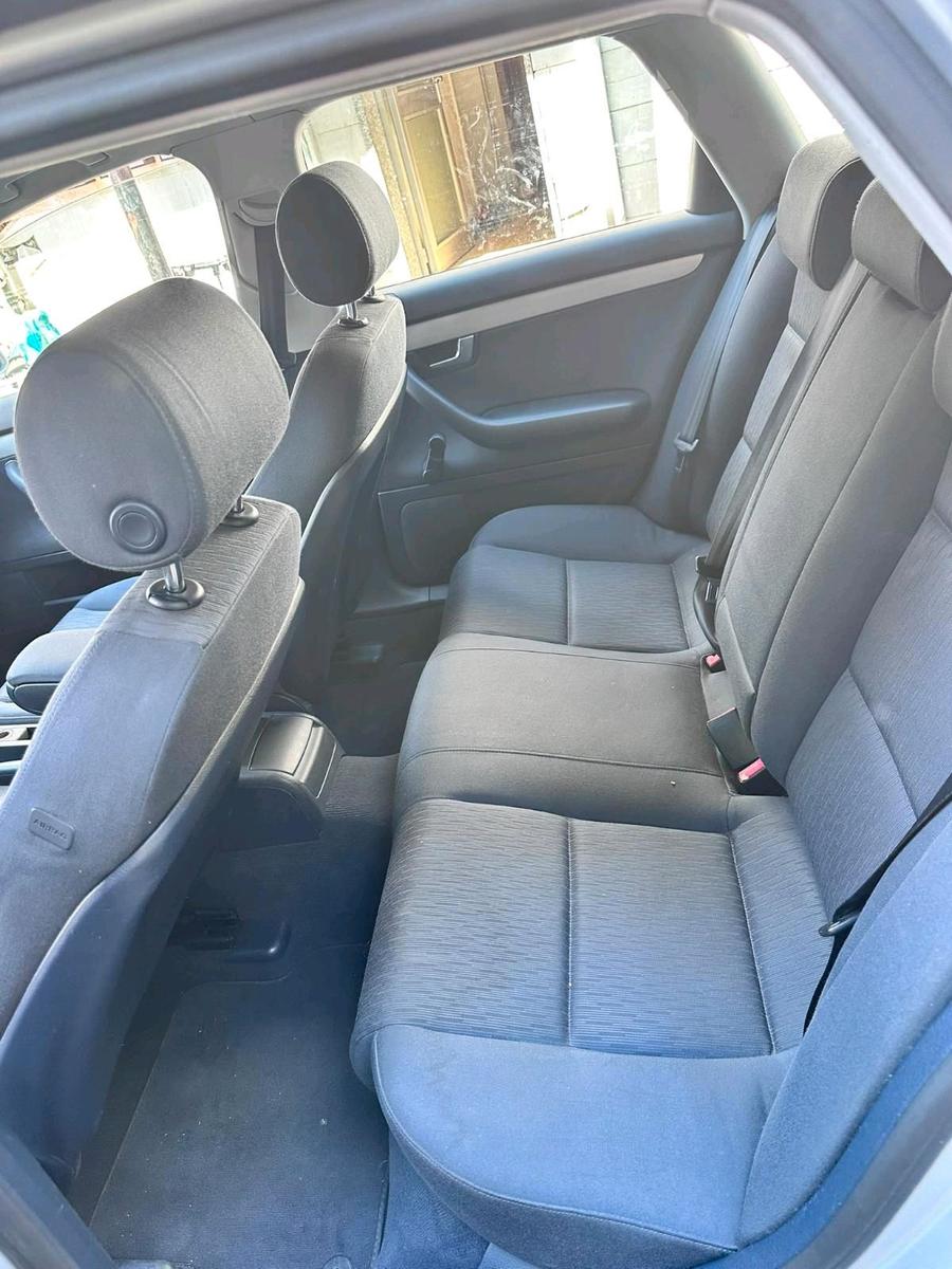 Audi A4 2009 — photo 11