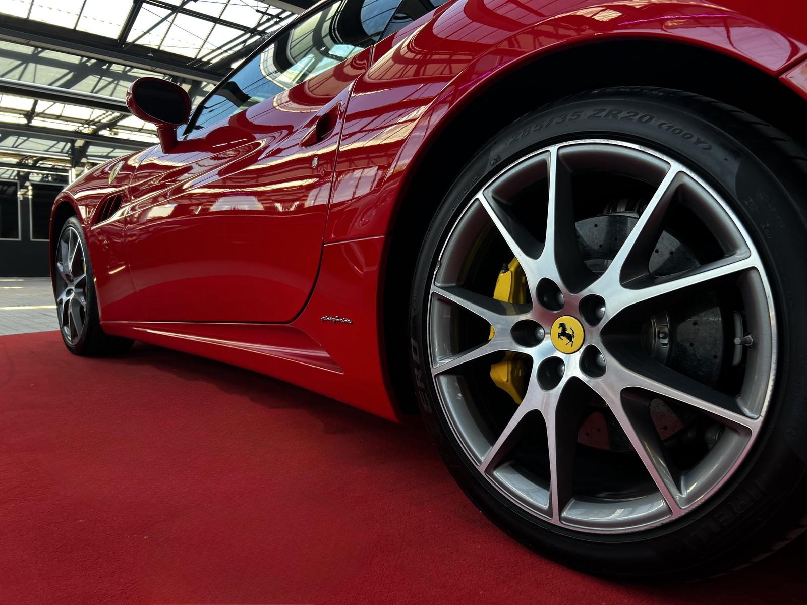 FERRARI CALIFORNIA F1 CAM / GPS / LED / | 489 ch | BVA