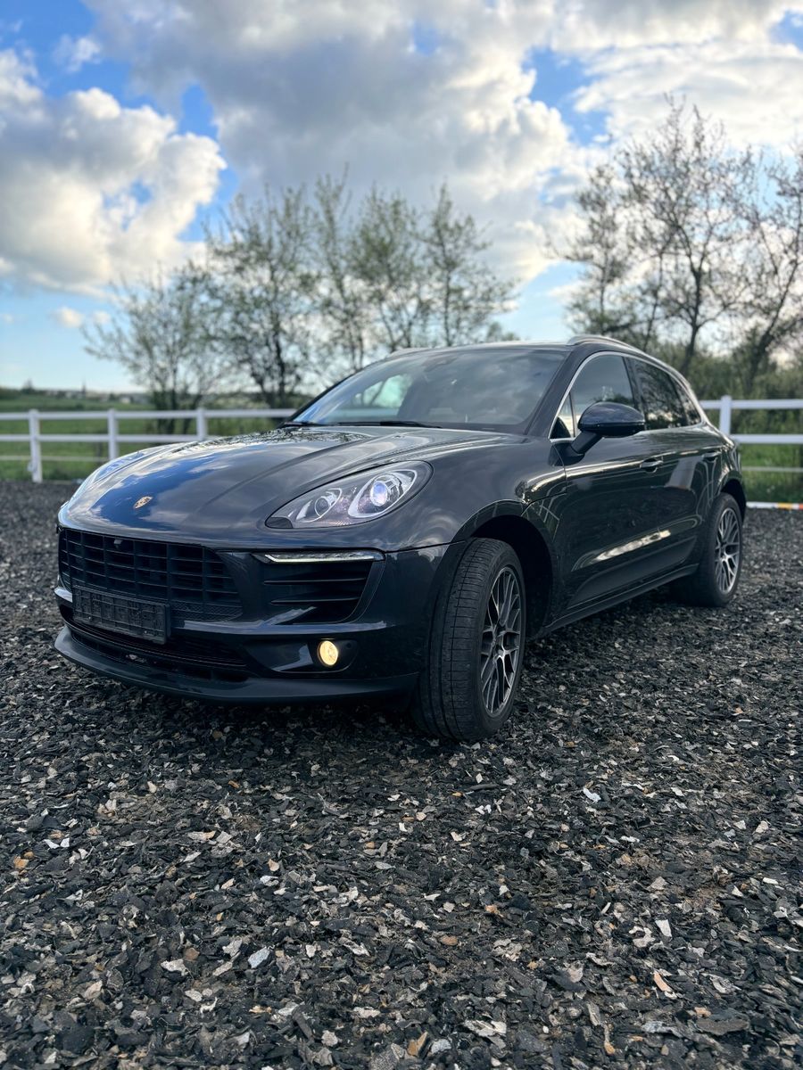 PORSCHE Macan