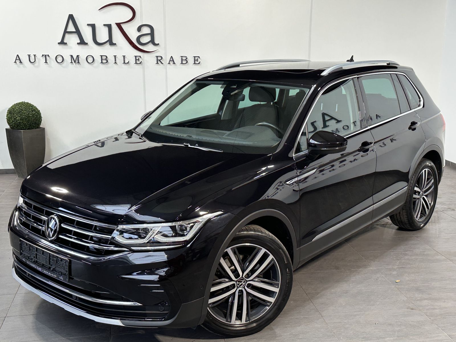 Fahrzeugabbildung Volkswagen Tiguan 4Motion Elegance/Sport NAV+LED+PANO+19ZO