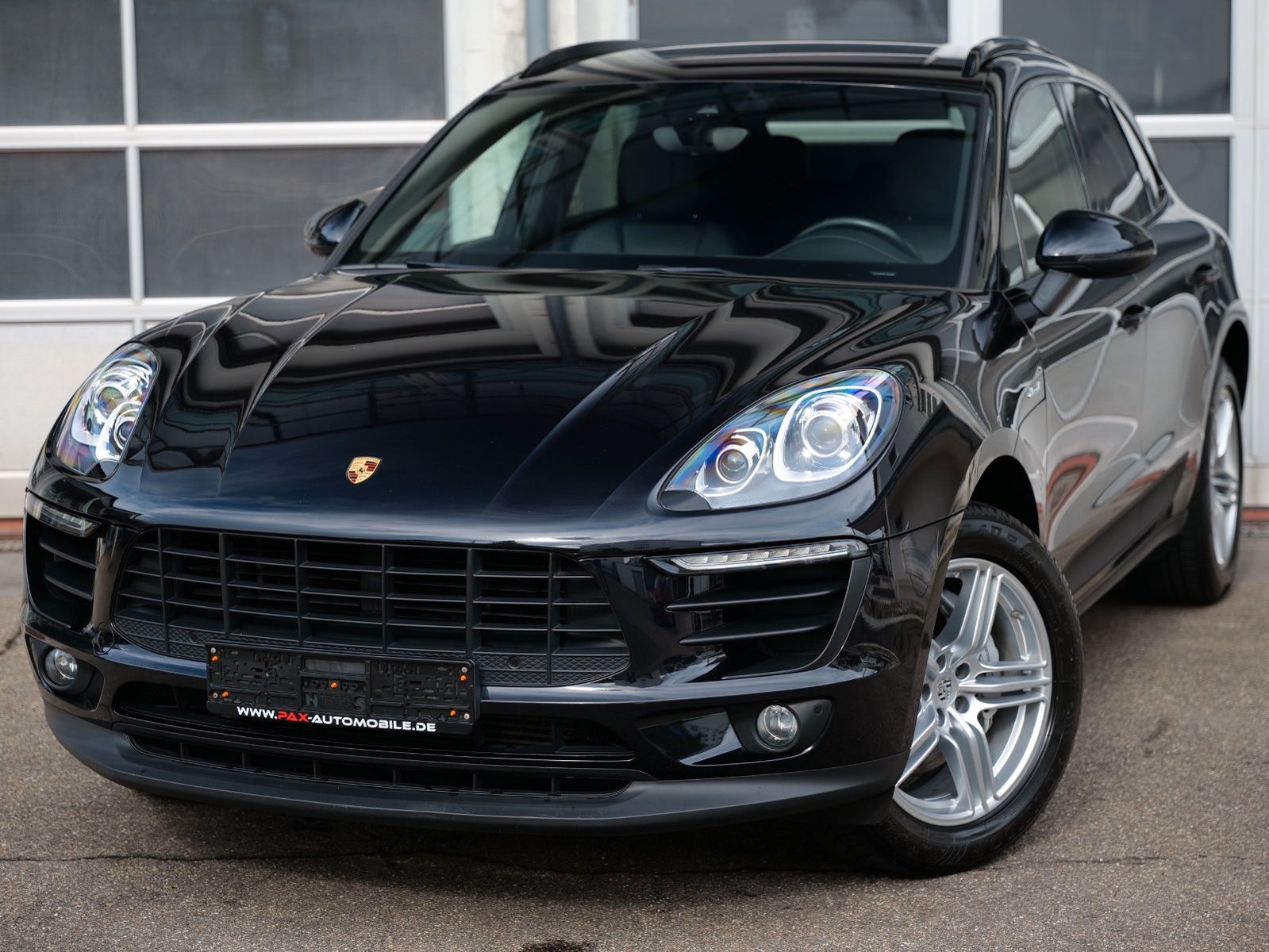 PORSCHE Macan