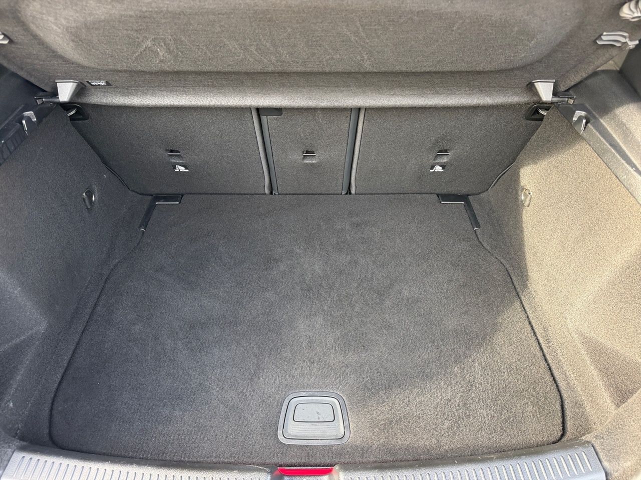 Fahrzeugabbildung Mercedes-Benz A 180 NIGHT+MULTIBEAM+KAMERA+SITZKOMFORT+