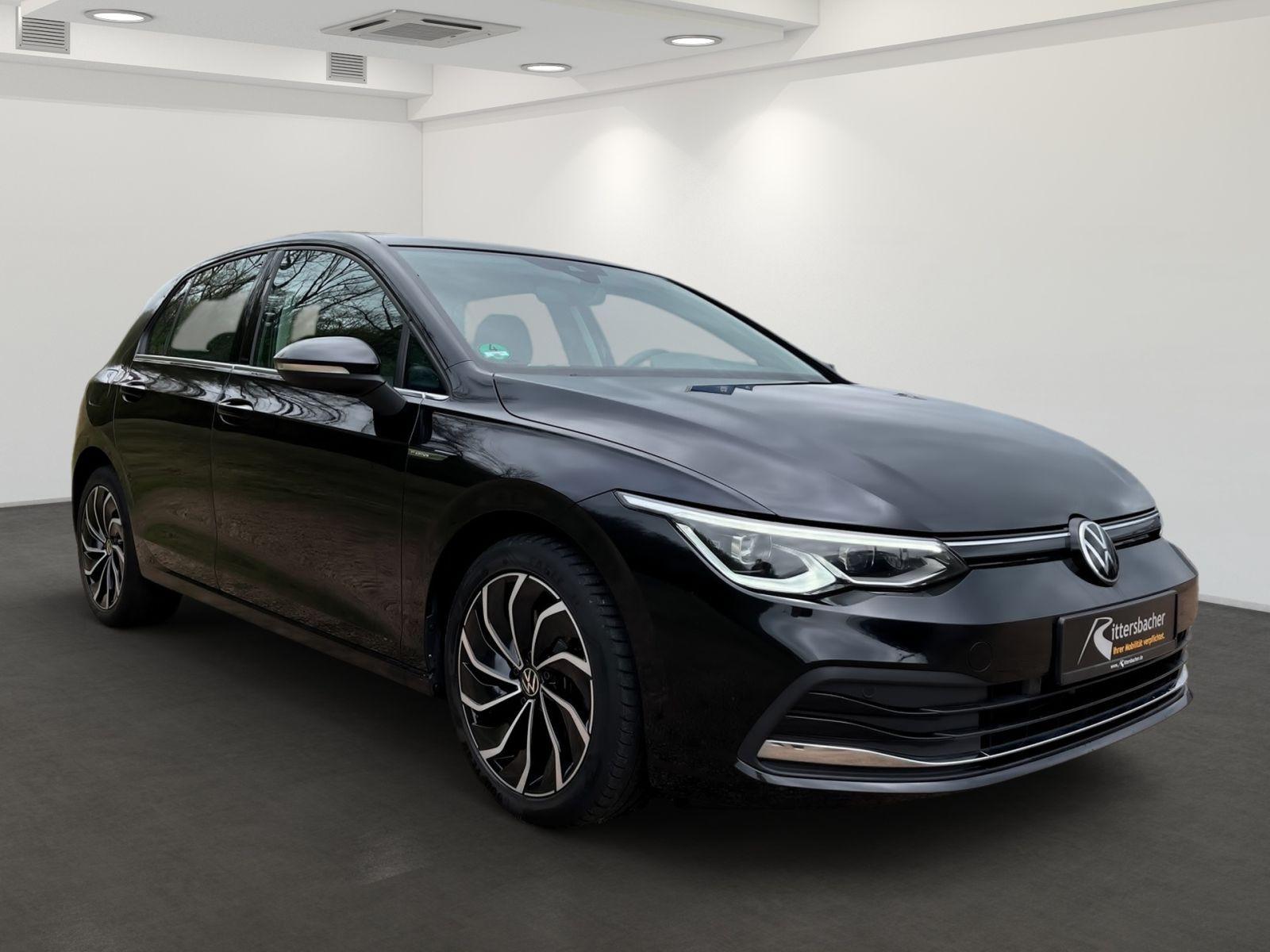 Volkswagen Golf VIII Style 1,5 TSI PANO Navi DCC Matrix