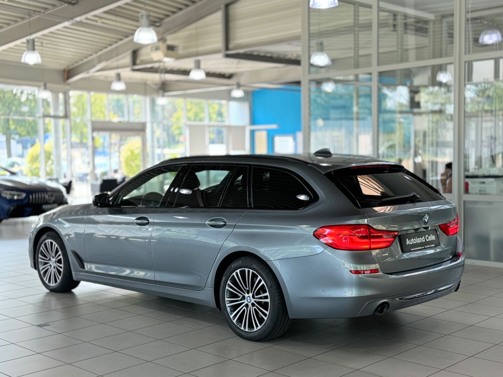 Fahrzeugabbildung BMW 520d xD Sport Line Kamera DAB DriveAssis H/K HUD