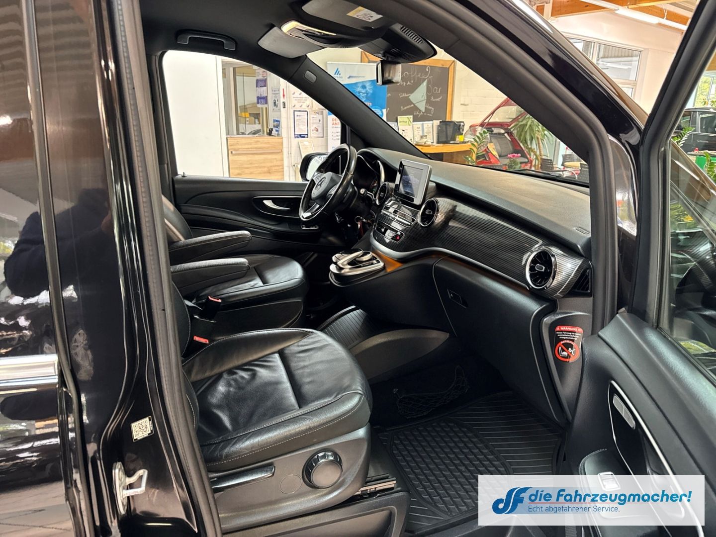 Fahrzeugabbildung Mercedes-Benz V 250 d AVANTGARDE extralang XXL Leder LED Blend