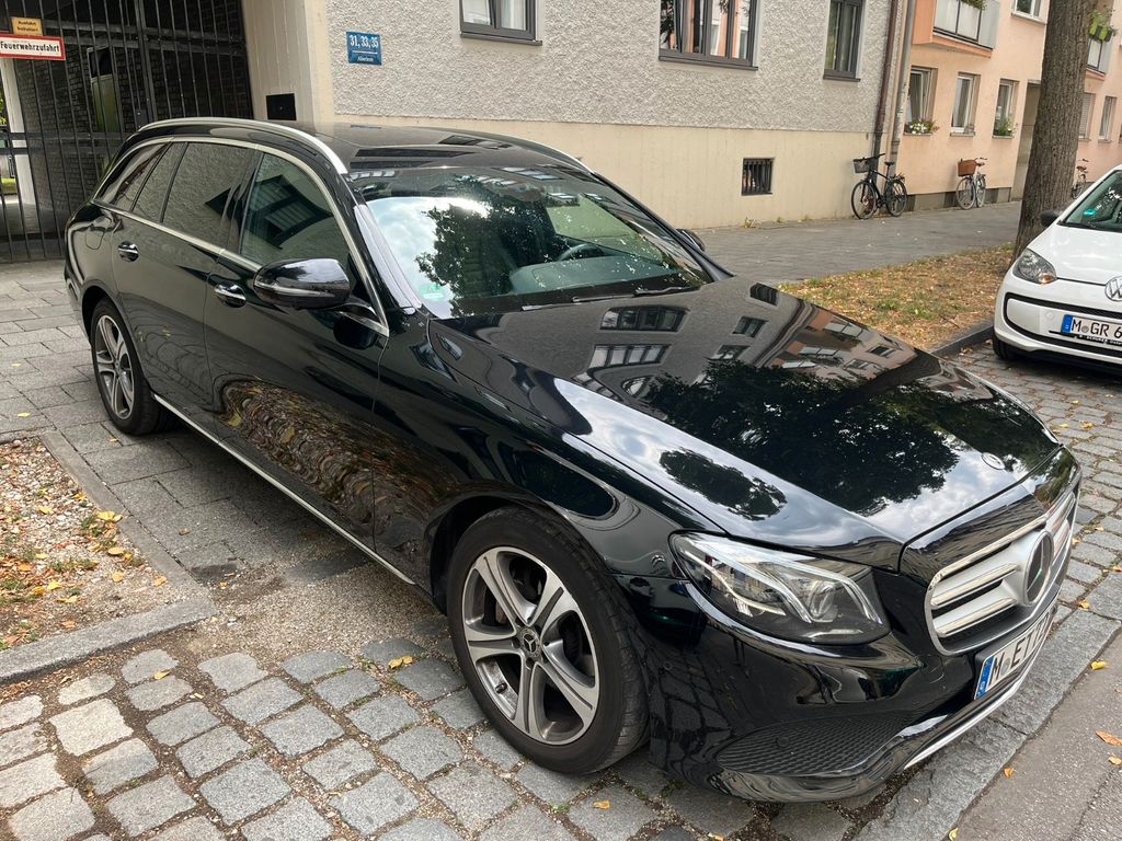 Image of Mercedes-Benz E 220