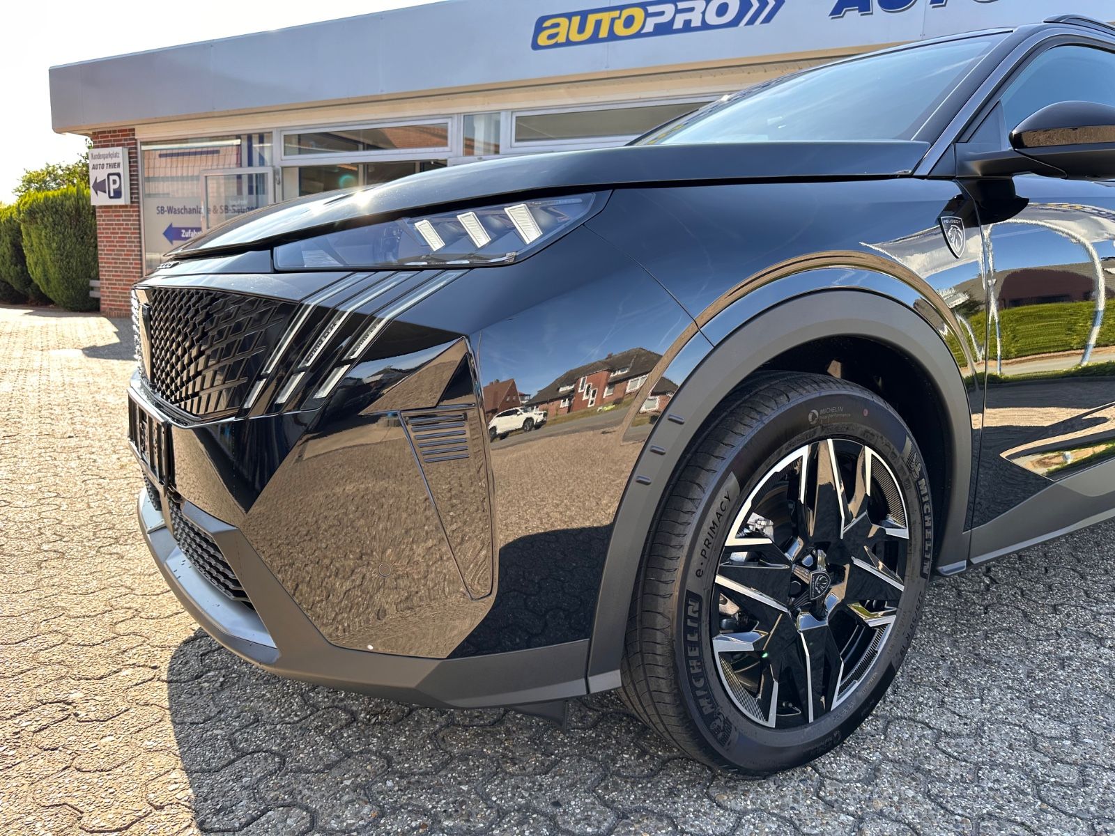 Fahrzeugabbildung Peugeot 5008 GT Hybrid 145 Autom 7-Sitz/ACC/Navi/APP/LED