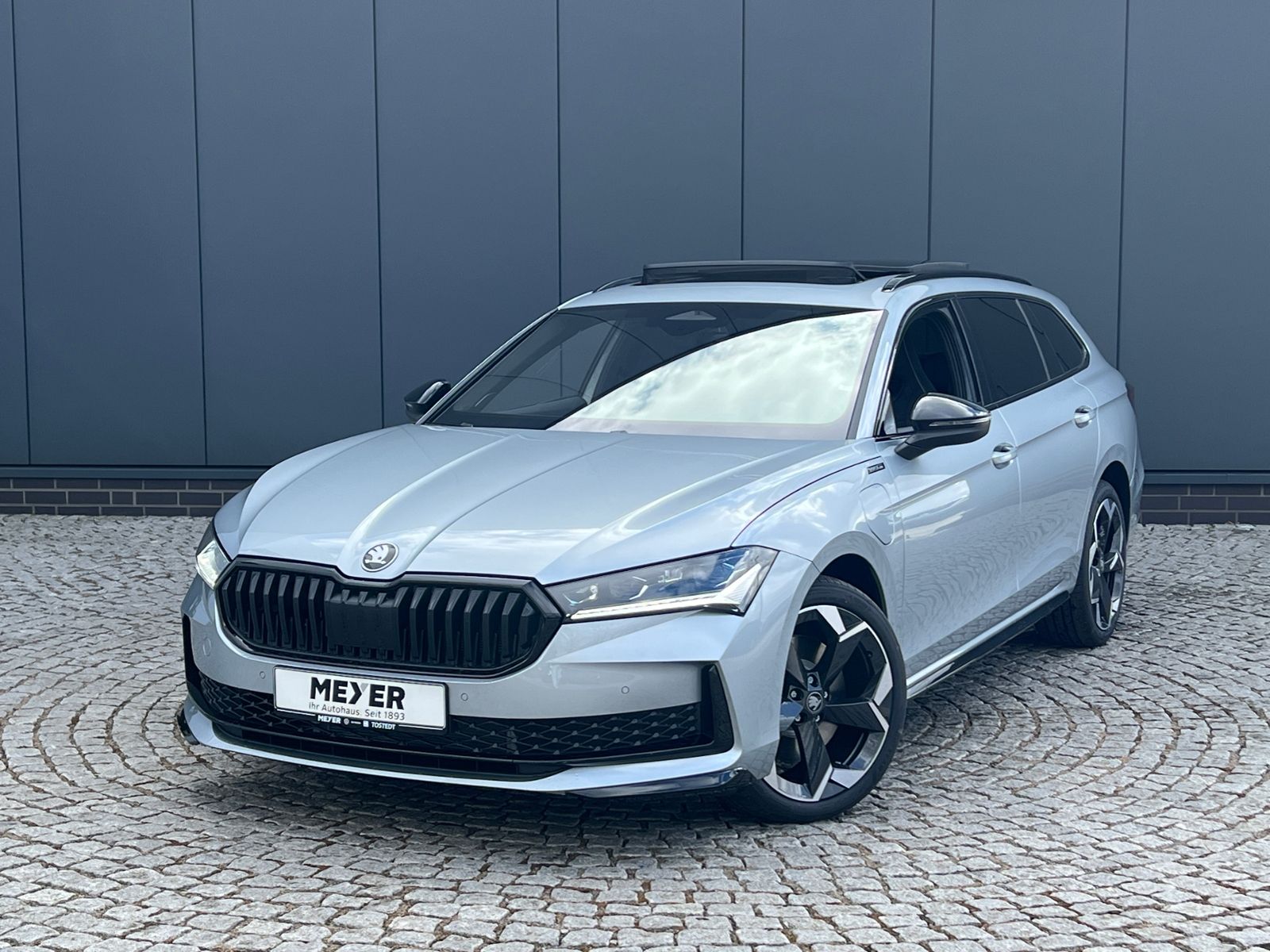 Fahrzeugabbildung SKODA Superb Combi  Sportline 1.5 TSI IV DSG *AHK, Nav