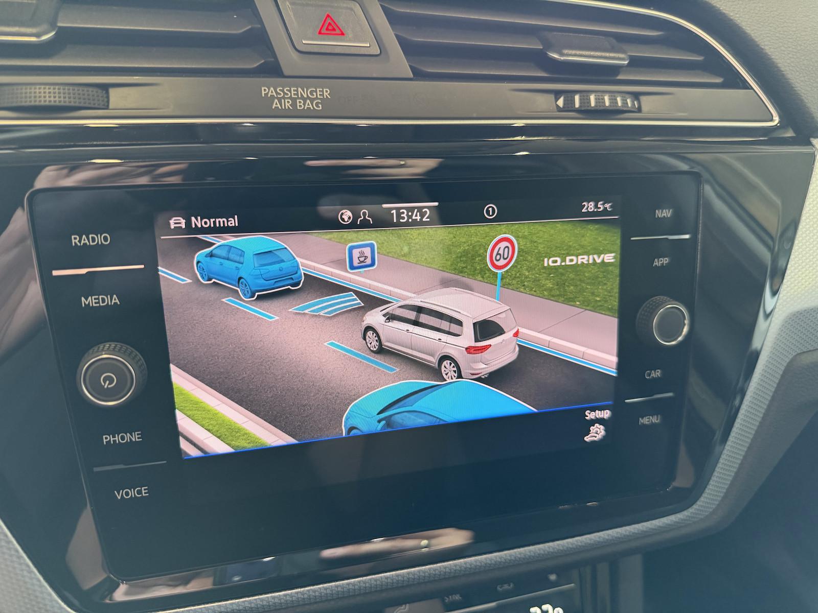 Volkswagen Touran 1.5TSI DSG Goal 7 Sitze NAVI Heckkl.el., миниатюра 20