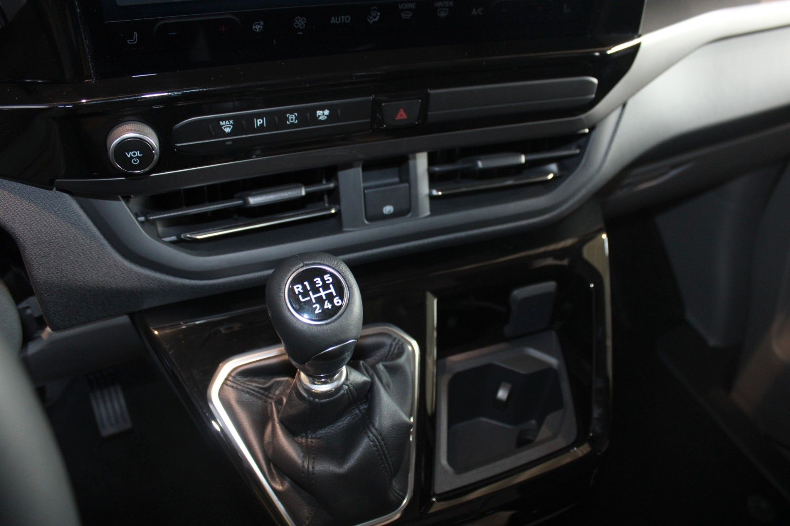 Fahrzeugabbildung Ford NUGGET L1 Titanium MARKISE + Aufstelldach SOFORT
