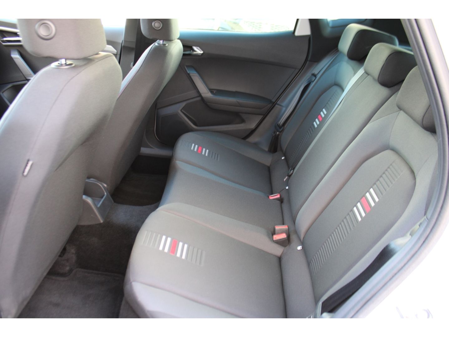 SEAT Arona 1.0 TSI FR LED Full Link DAB PDC RFK SHZg - Image 8