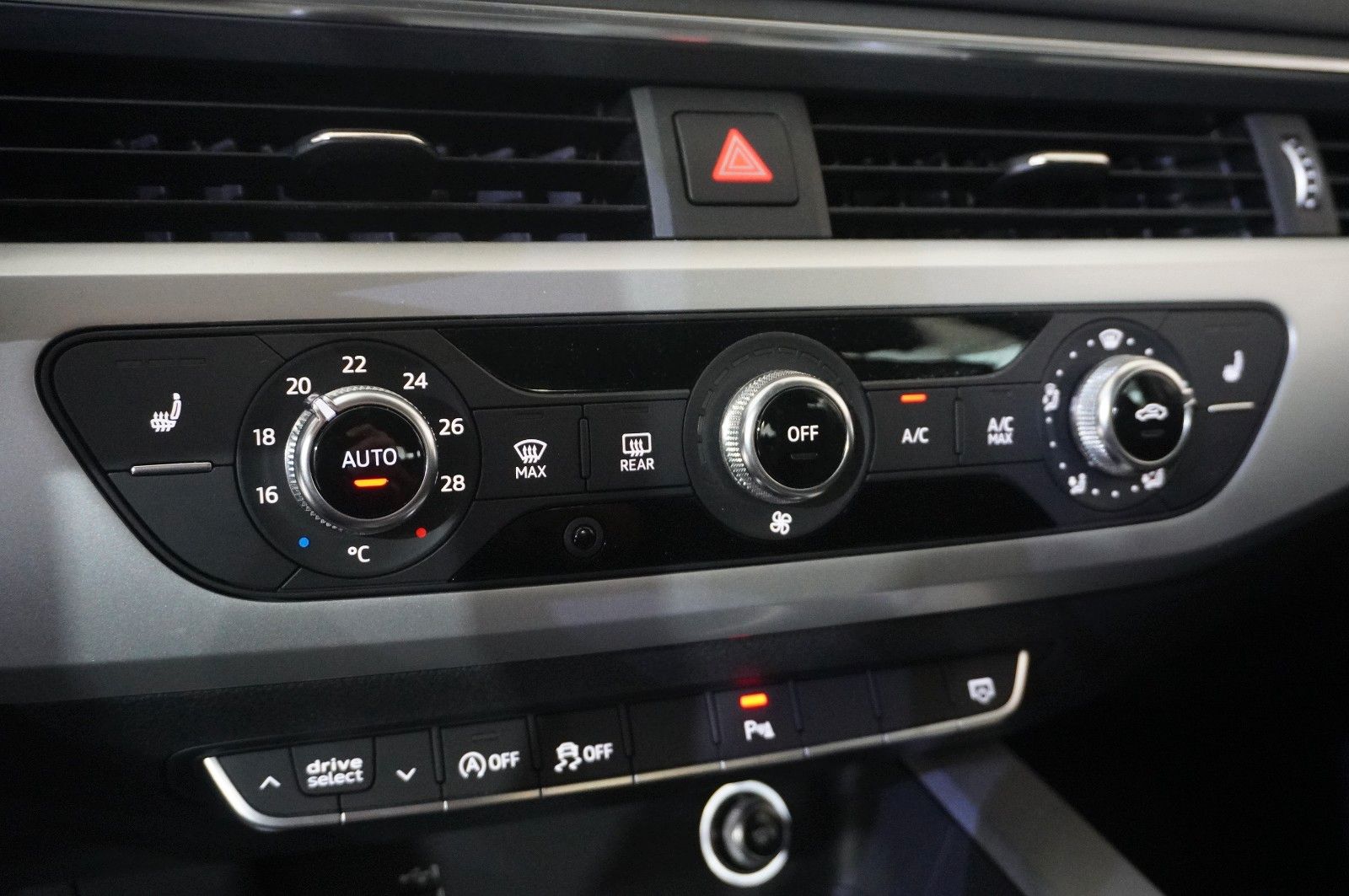 Fahrzeugabbildung Audi A4 Avant 2.0 TFSI ULTRA SPORT NAVI/LED/SHZ/PDC