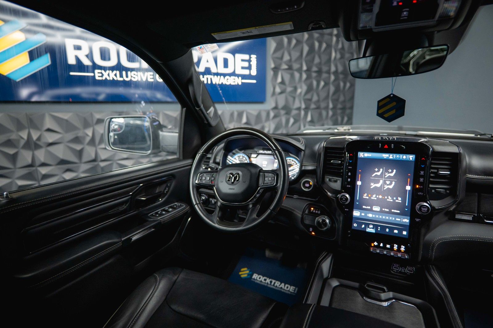 Fahrzeugabbildung Dodge RAM 5.7 V8 HEMI LIMITED Offroad Night-Paket *LED