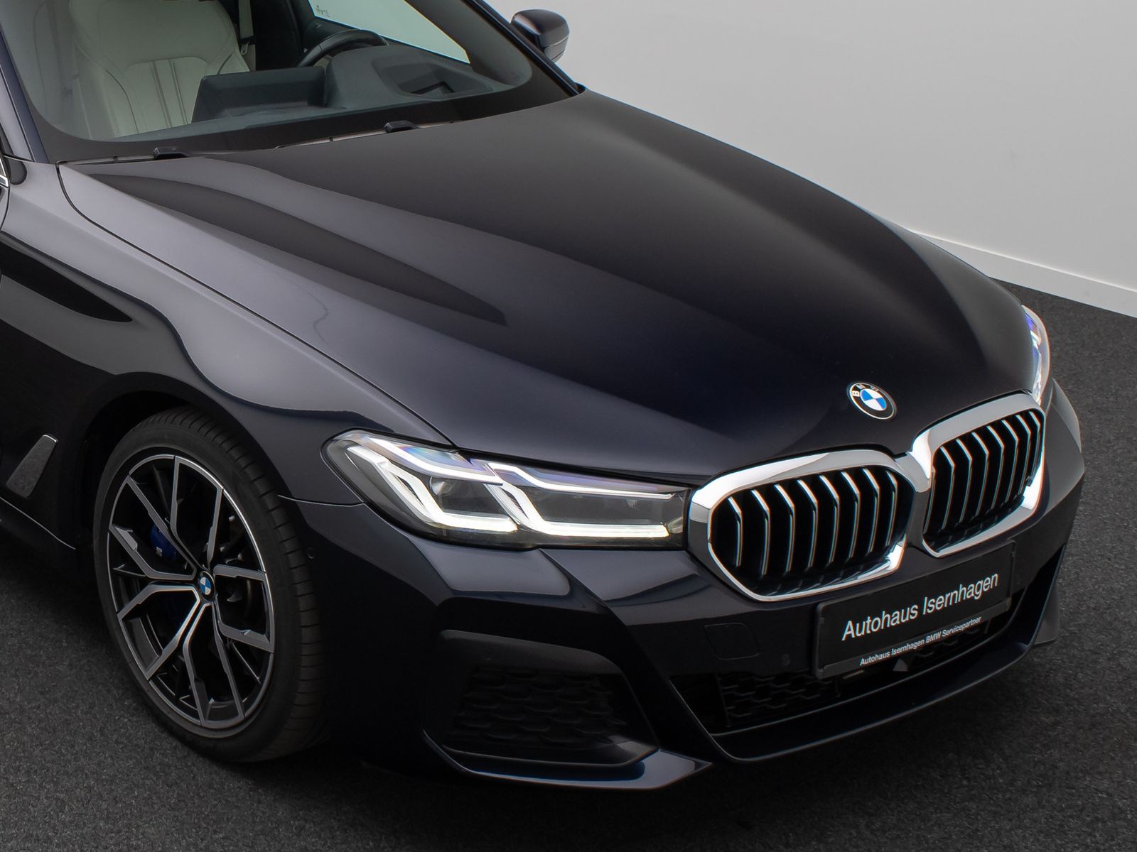 Fahrzeugabbildung BMW 530d M Sport Laser 4xKlima Panorama DAB HUD 19"
