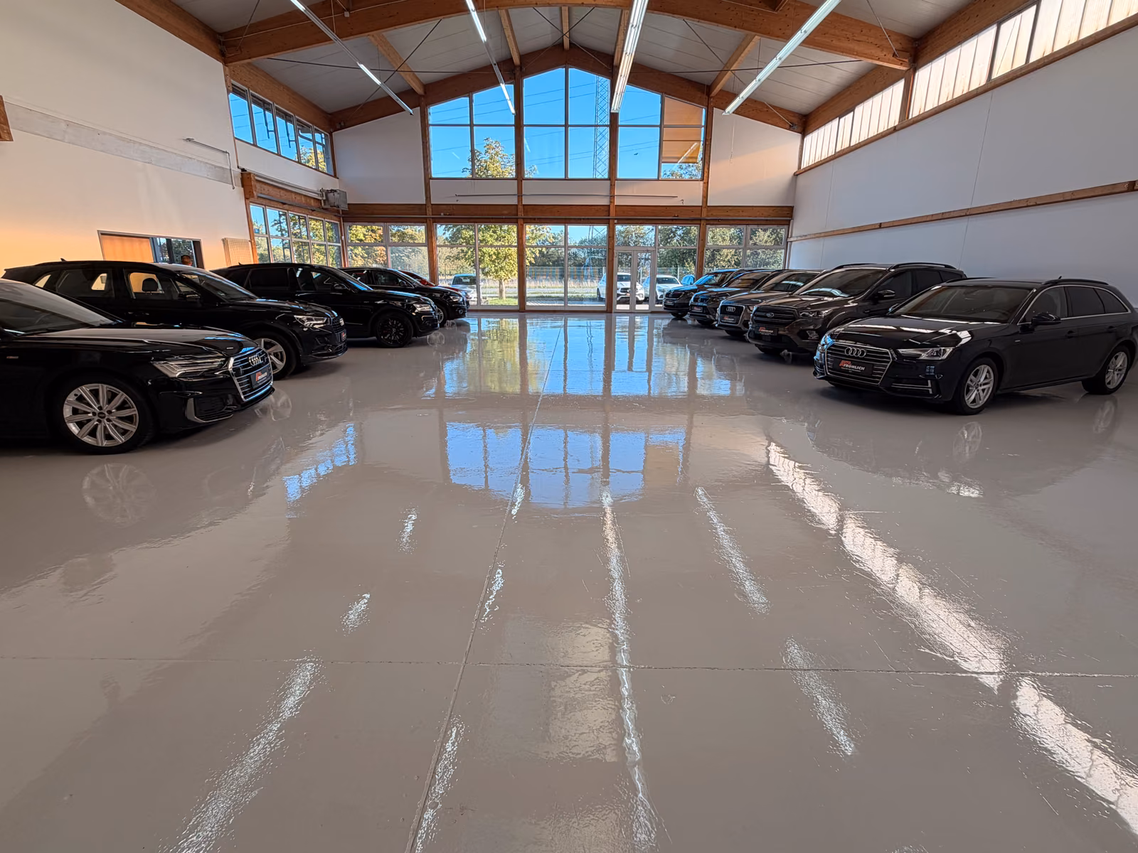 showroom-image-top