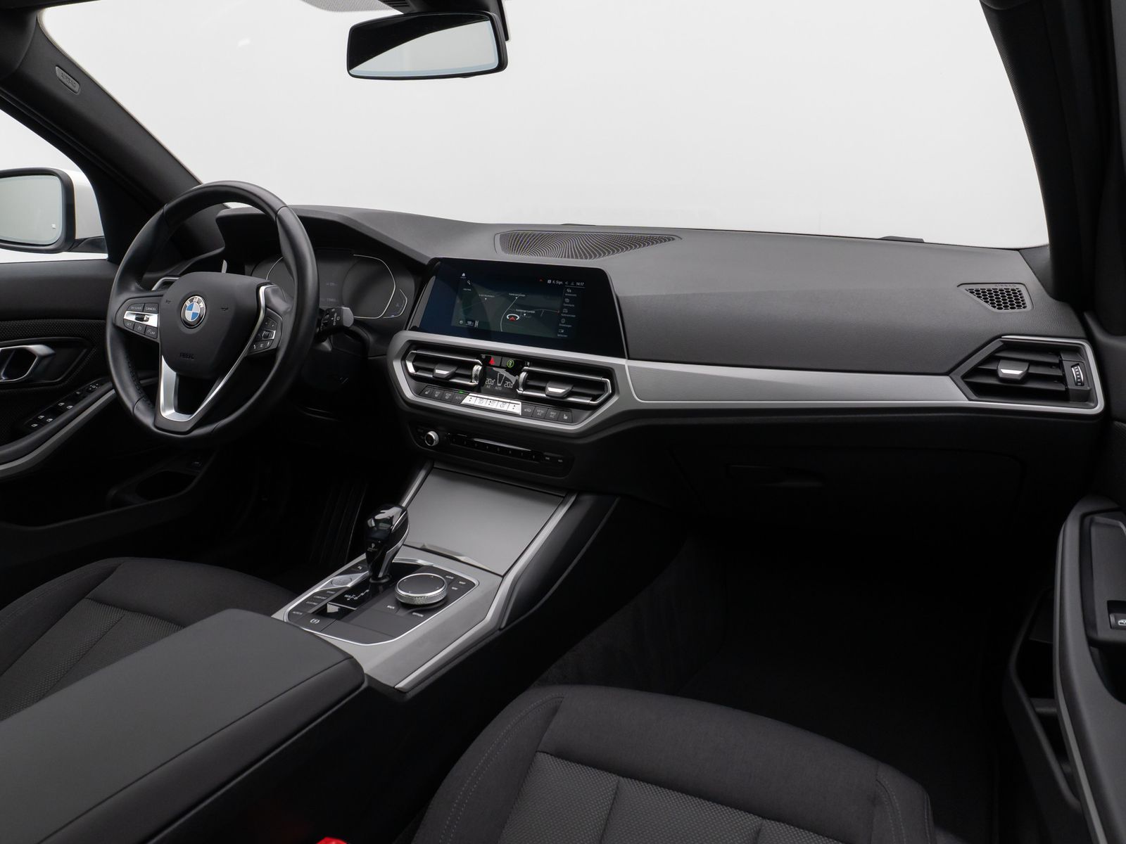 Fahrzeugabbildung BMW 320d xD Panorama DAB PDC Geschwindigkeitsreg LED