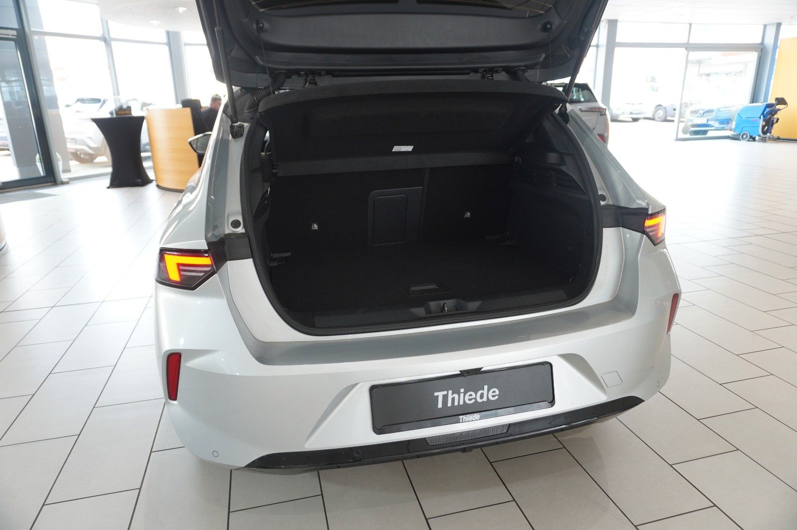 Fahrzeugabbildung Opel Astra L Lim. 1.2T GS LINE NAVI/LED/360°/PANO/DAB