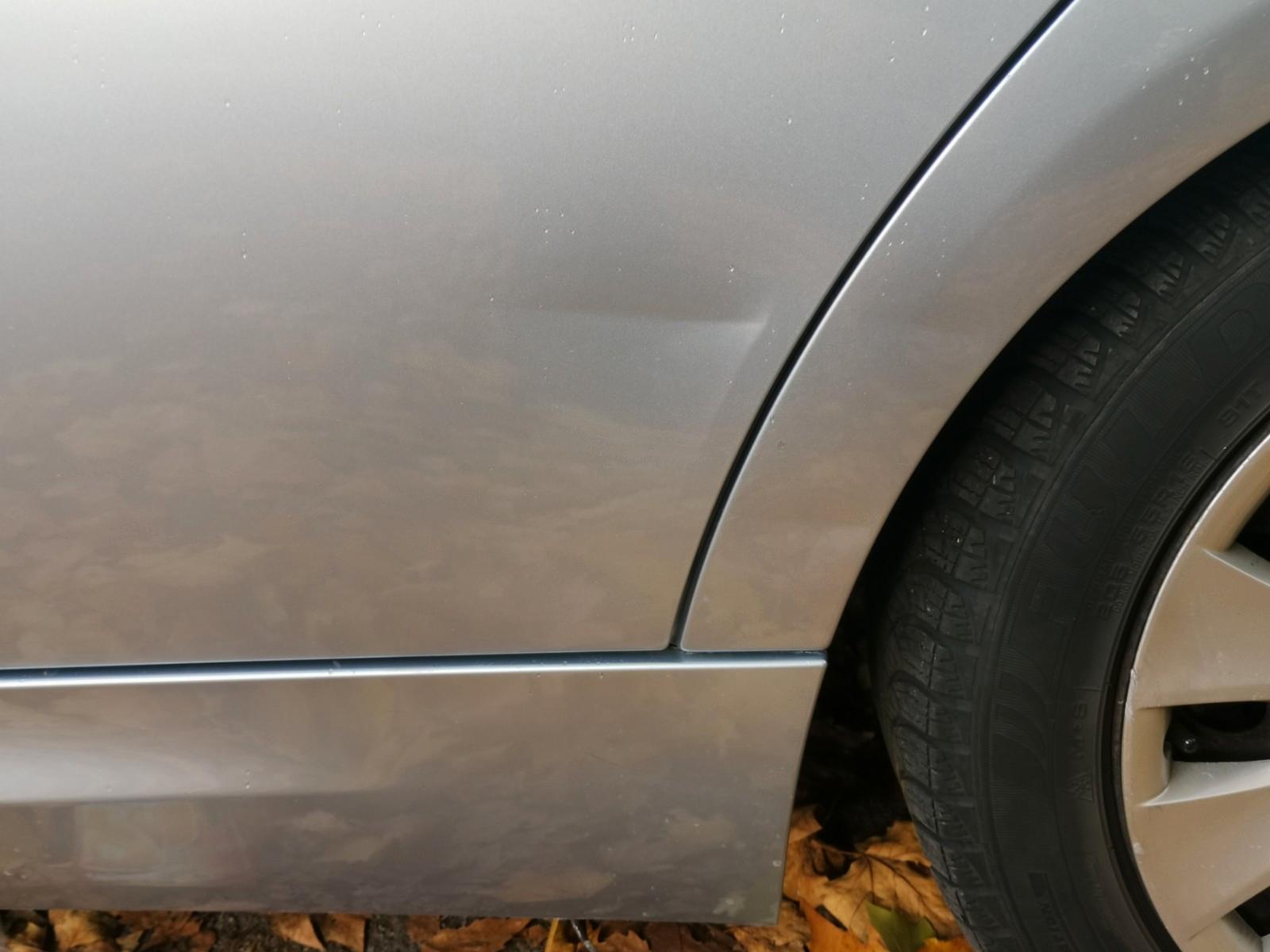 BMW 318 2011 — photo 8