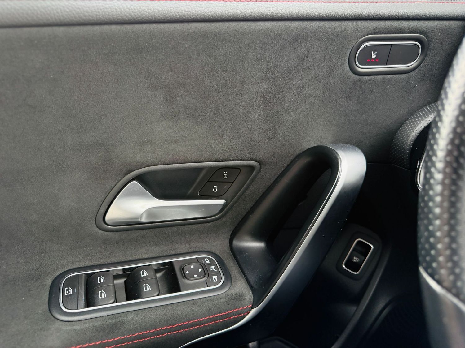 Fahrzeugabbildung Mercedes-Benz CLA 200 Shooting Brake AMG, Comand, LED, Easy Pa