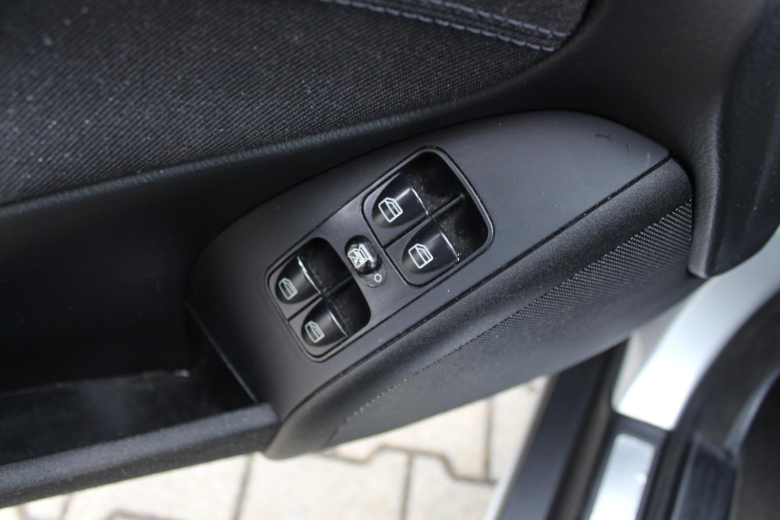 Mercedes-Benz C220 2006 — photo 14