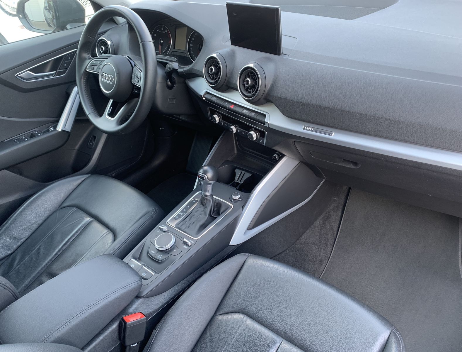 Fahrzeugabbildung Audi Q2 35 TFSI*Sport*Leder*LED*PDC*Klima*Navi*