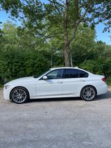 BMW 330d xDrive M-Paket Automatic  - BMW 330 aus 2013 mit Diesel-Antrieb: Limousine