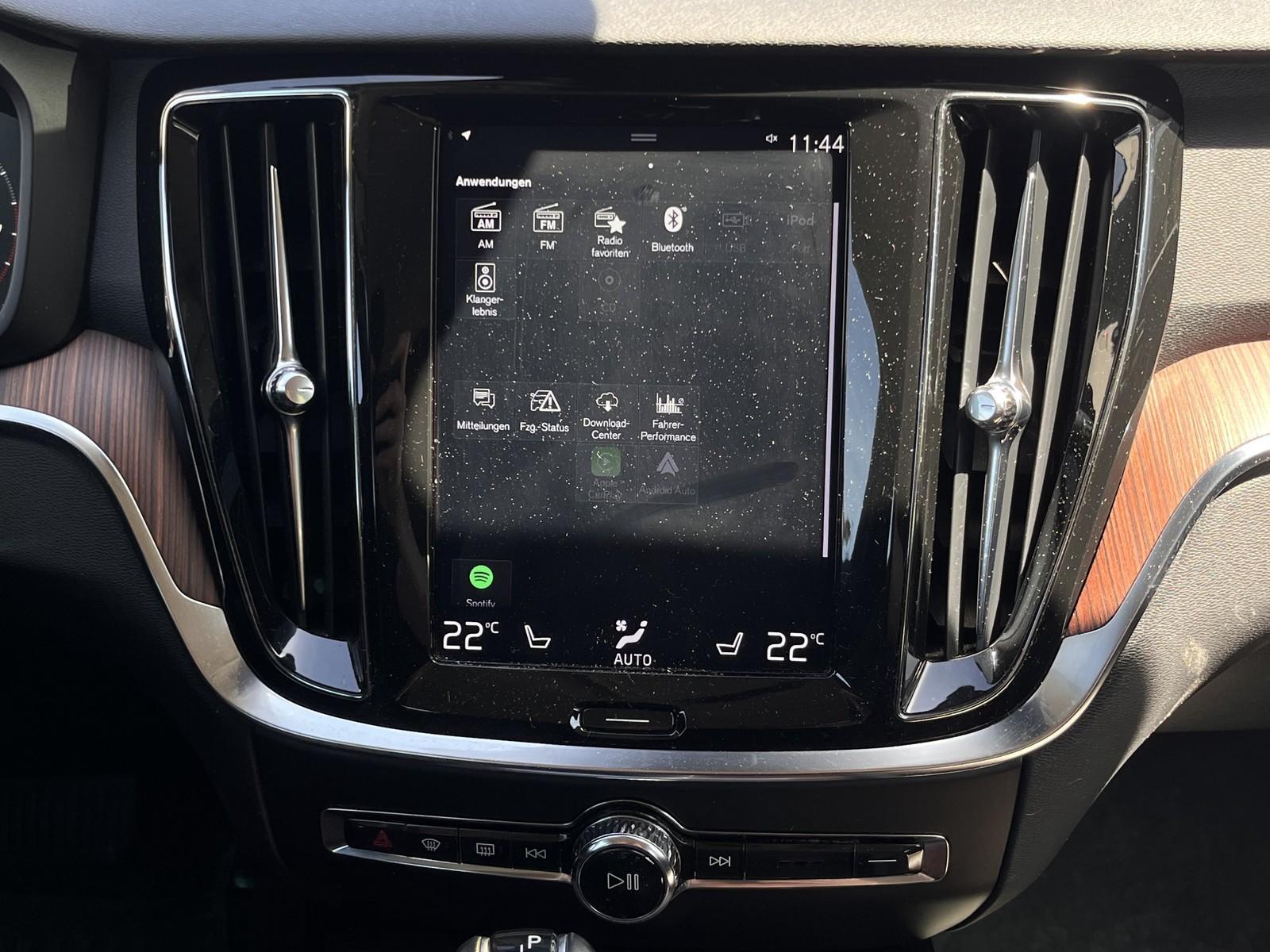 Volvo V60 Kombi AWD /HK-ANLAGE/LED/NAVI/LEDER/
