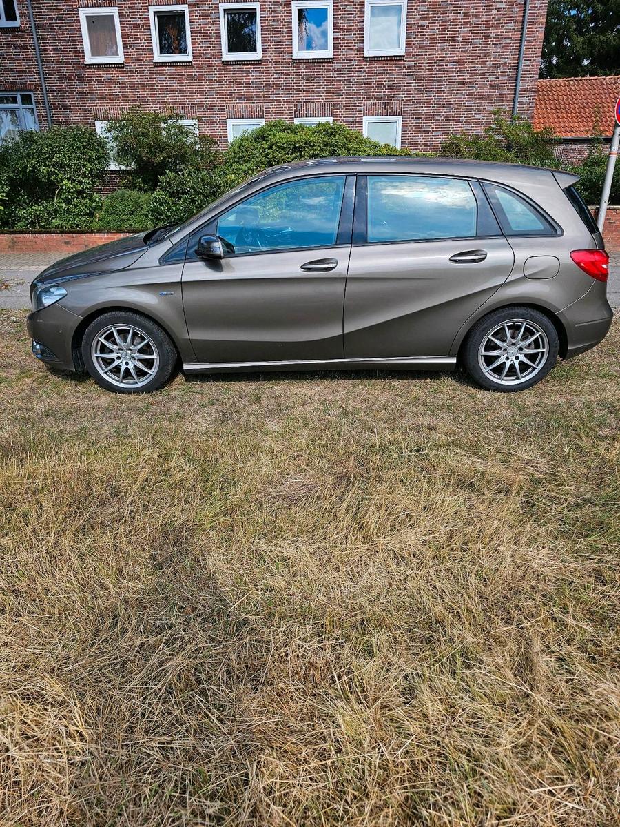 Mercedes-Benz B180 2012 — photo 5
