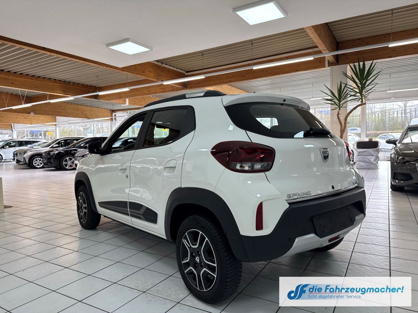 Fahrzeugabbildung Dacia Spring Electric Comfort Plus *FRONTSCHADEN