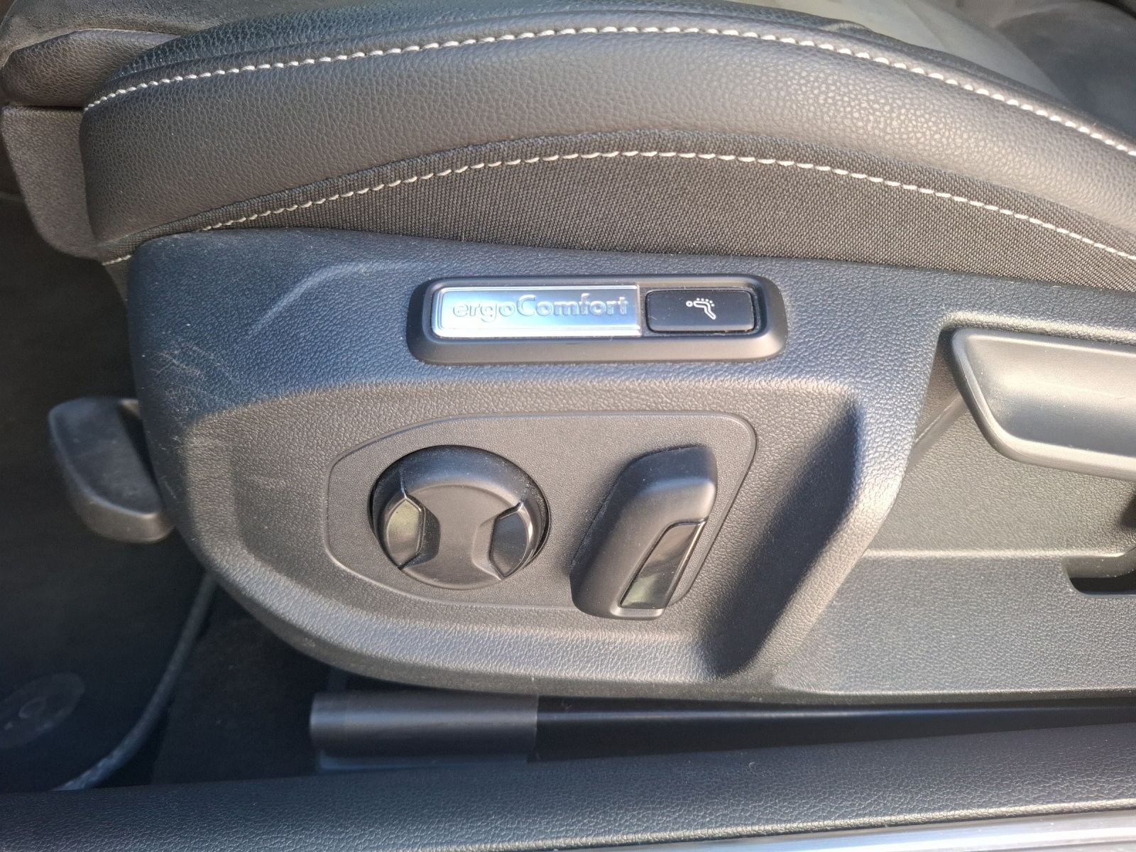Fahrzeugabbildung Volkswagen Arteon SB TDI R-Line DSG 4M LED AHK Navi AID ACC