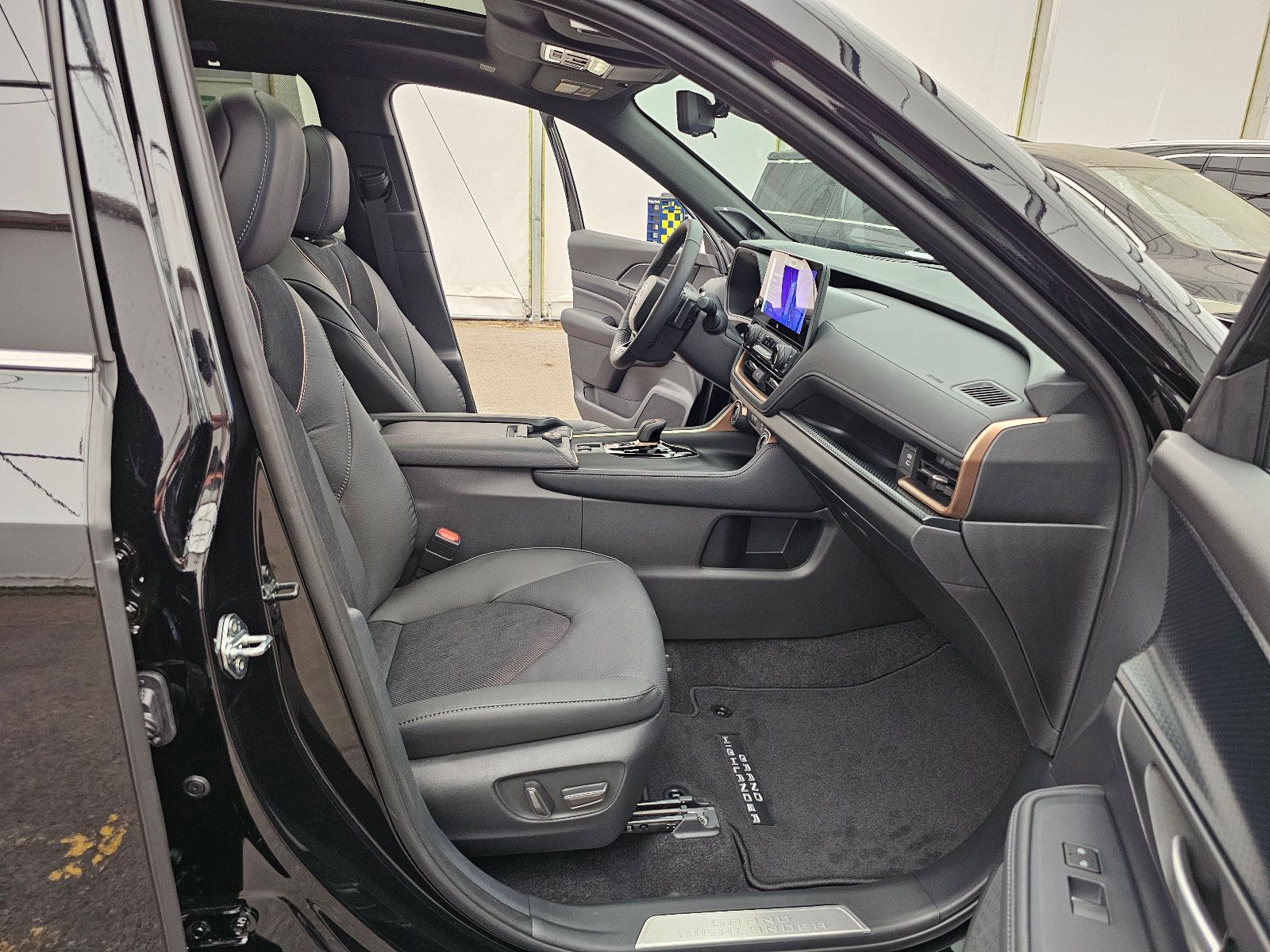 Fahrzeugabbildung Toyota GRAND Platinum Max T1: 68.000 EURO Stock !!!