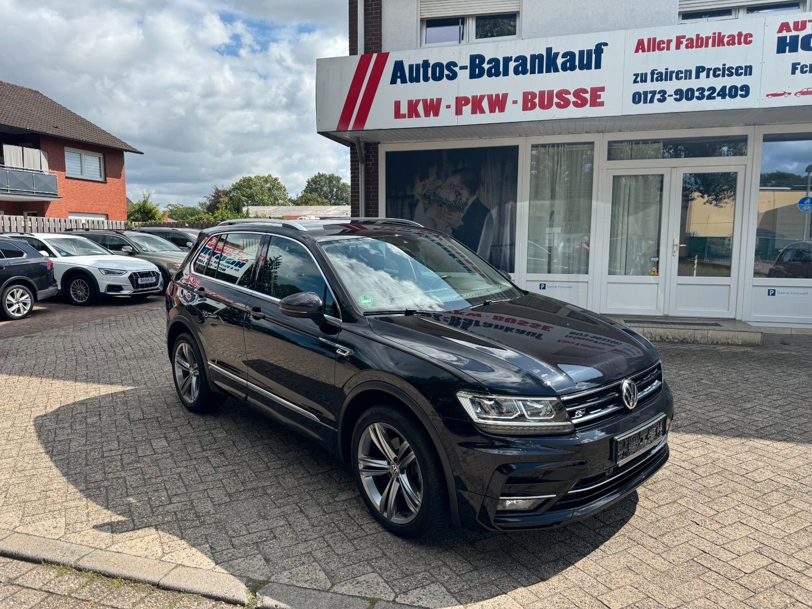 Volkswagen Tiguan - 1