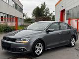 Volkswagen Jetta VI Comfortline BMT - Volkswagen Jetta in Bochum