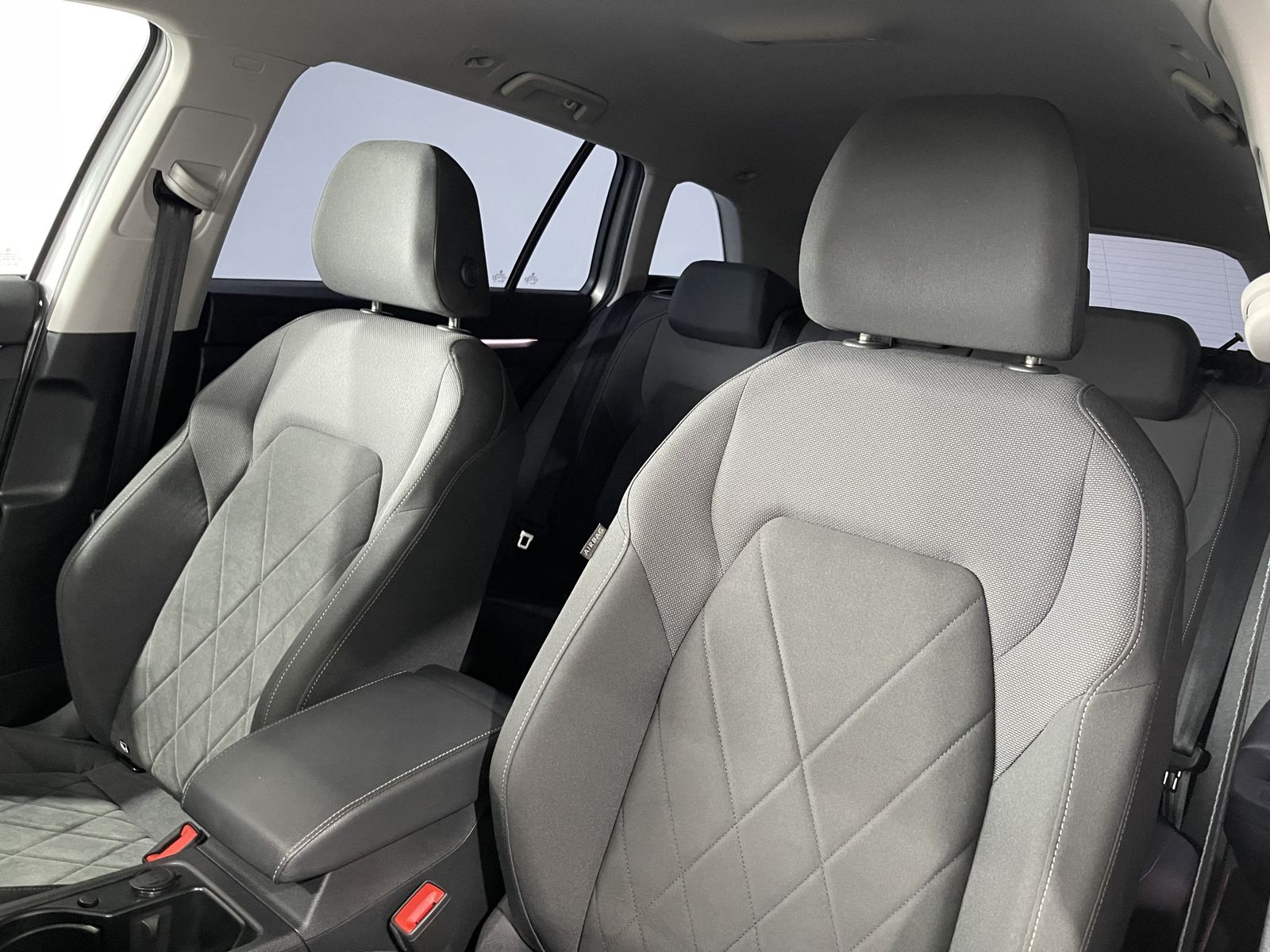 Fahrzeugabbildung Volkswagen Golf Life 2.0 TDI*AHK*LED-Matrix*Cam*ACC*Navi*
