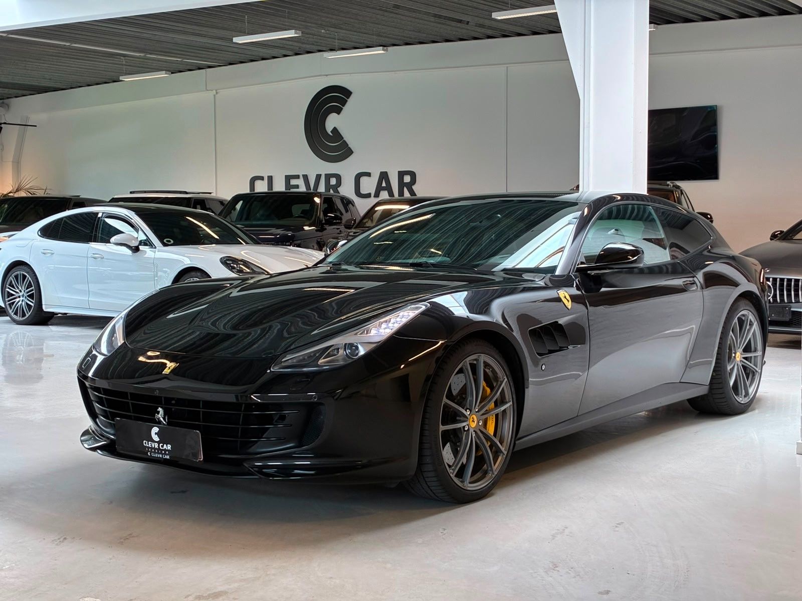 FERRARI GTC4Lusso