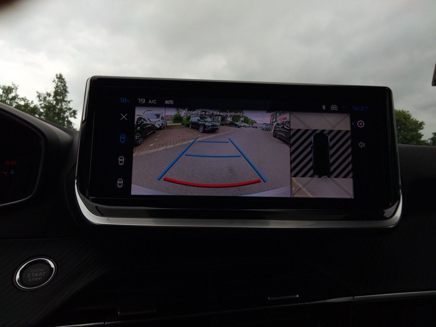 Fahrzeugabbildung Peugeot 2008 ALLURE HYBRID 145 e-DSC6 Navi LED ACC